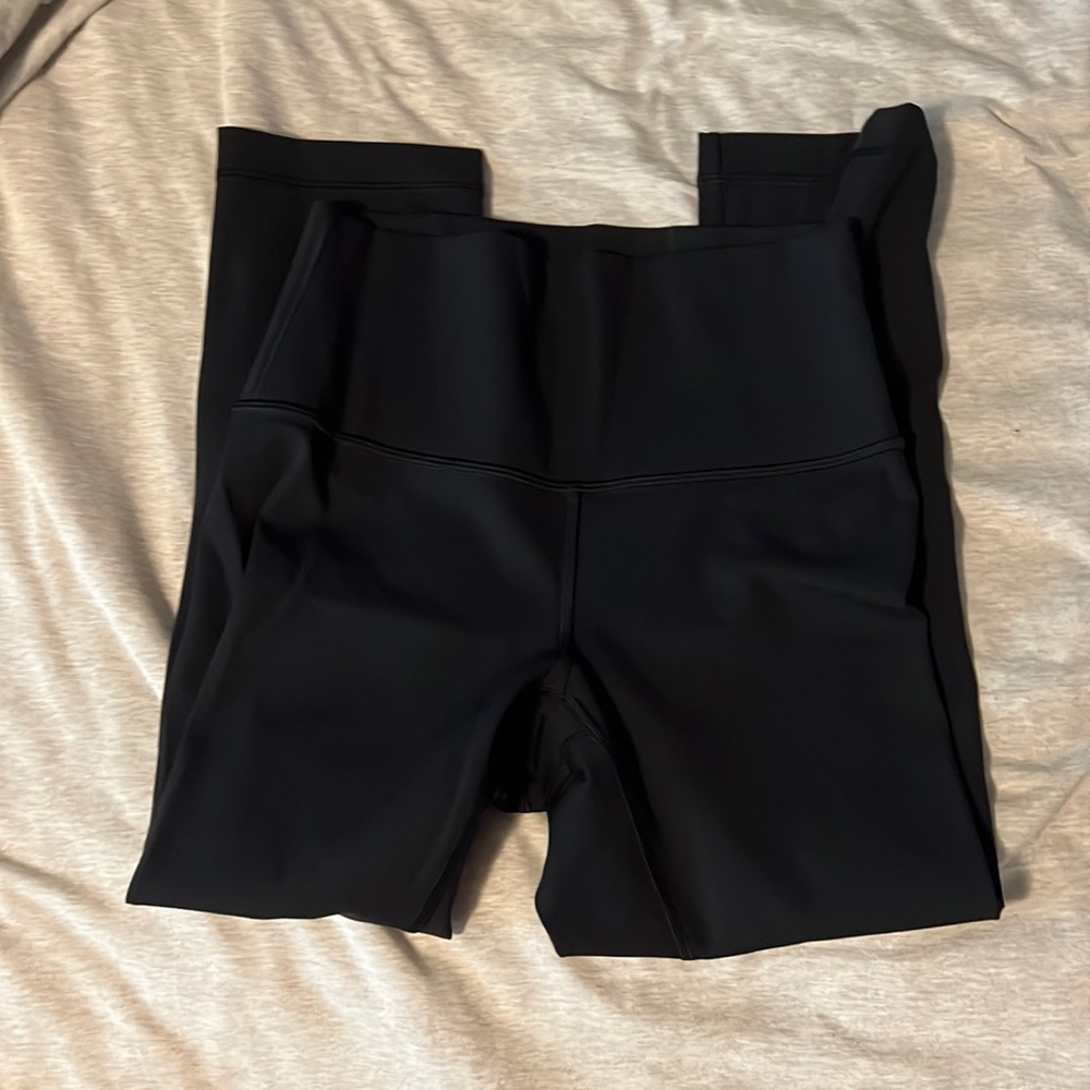 Lululemon Wunder Under size 4 crop 21’